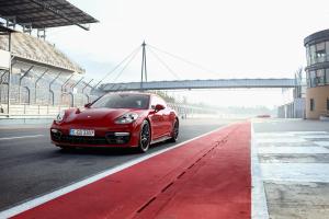 Porsche Panamera GTS 2018 года